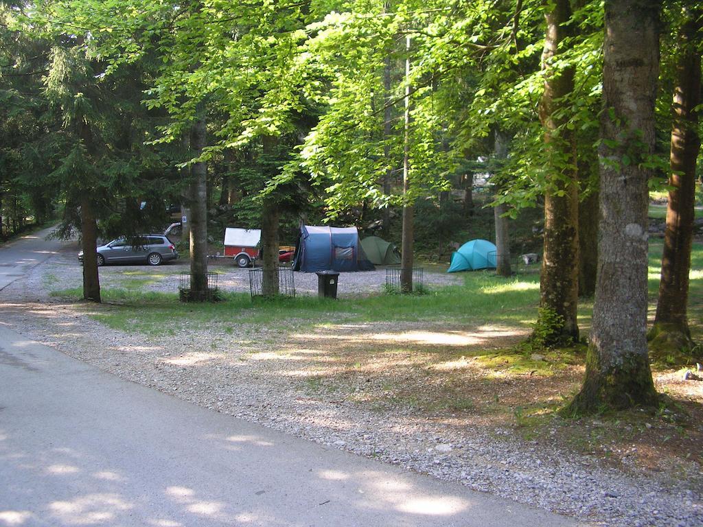 Отель Camping Pivka Jama Постойна Экстерьер фото